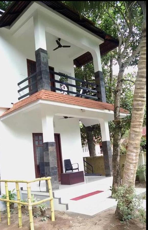 Abru'S Holidays International Travelers Alappuzha 외부 사진