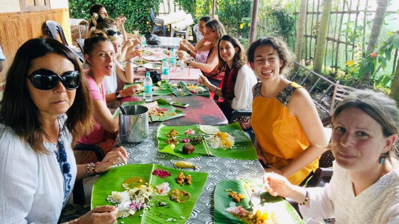 Abru'S Holidays International Travelers Alappuzha 외부 사진