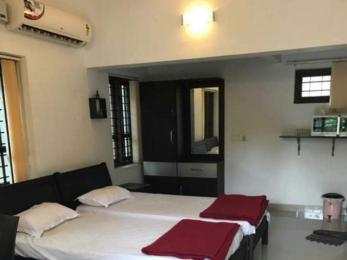 Abru'S Holidays International Travelers Alappuzha 외부 사진