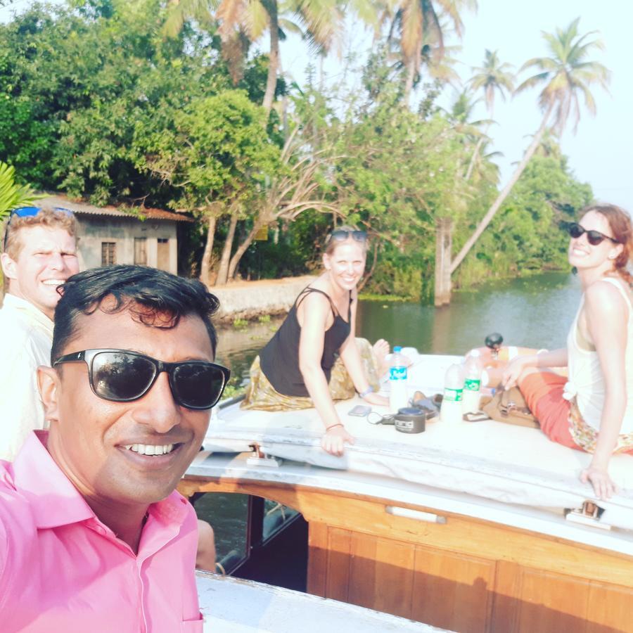 Abru'S Holidays International Travelers Alappuzha 외부 사진